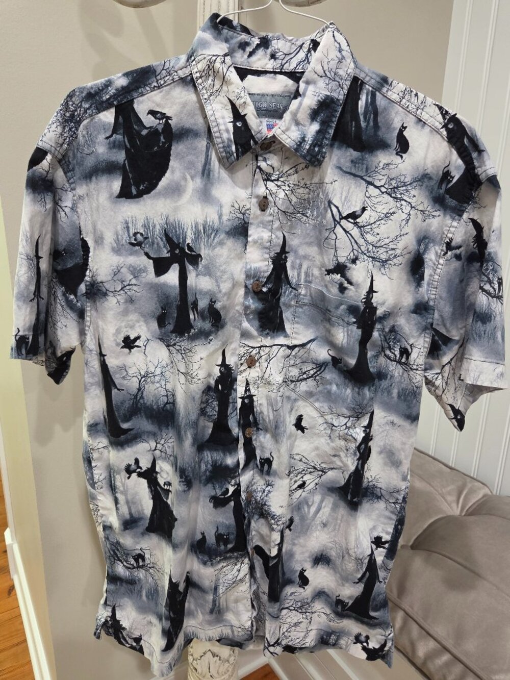 Men's High Seas Trading Co. Shirt Large Short Sleeve Halloween Witch Black White